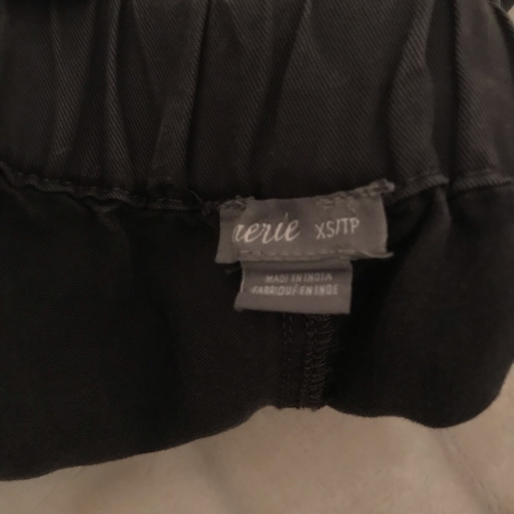 Black Aerie Cargo Shorts - Picture 3 of 3
